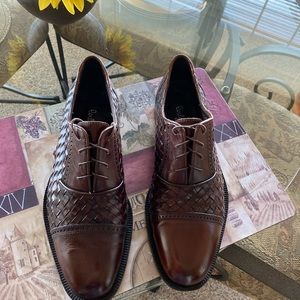 Brown weave cap toe